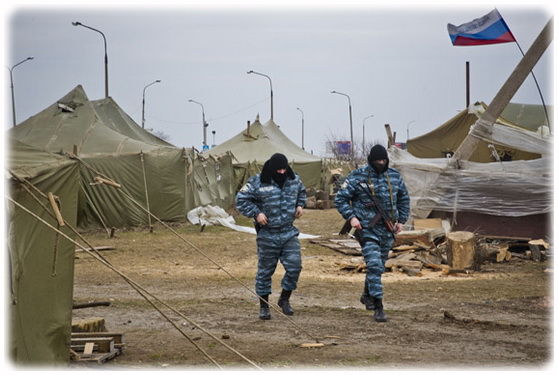 Люди в форме «Беркута» в Крыму.