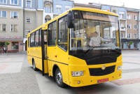 Для школярів Дрогобича та Стебника придбали новий автобус “Школярик”