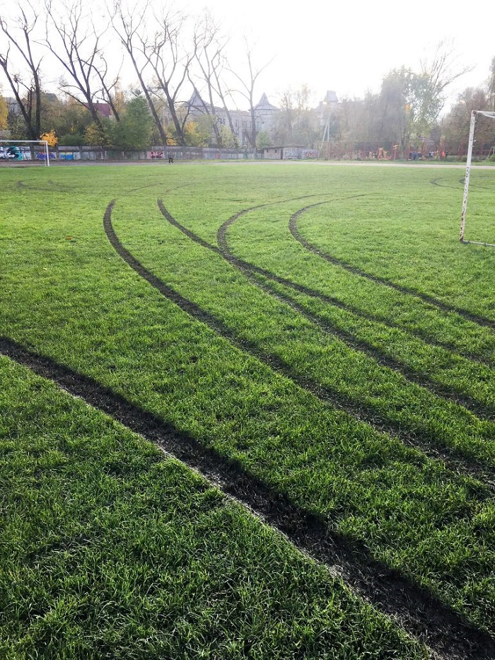 У Дрогобичі шукають осіб, які знищили футбольне поле спортивної школи