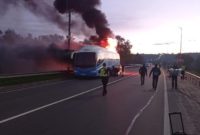 палаючий автобус