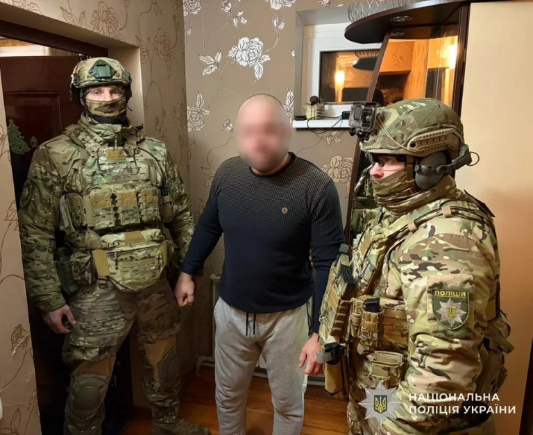 Правоохоронці Львівщини викрили «зброяра», який працював у кустарних умовах