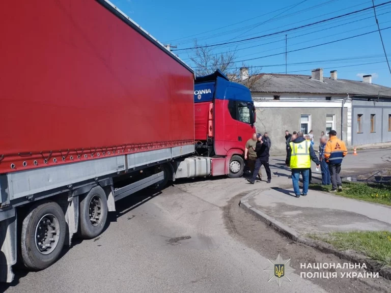 Внаслідок ДТП на Львівщині травмовані водій та неповнолітній пасажир мотоцикла