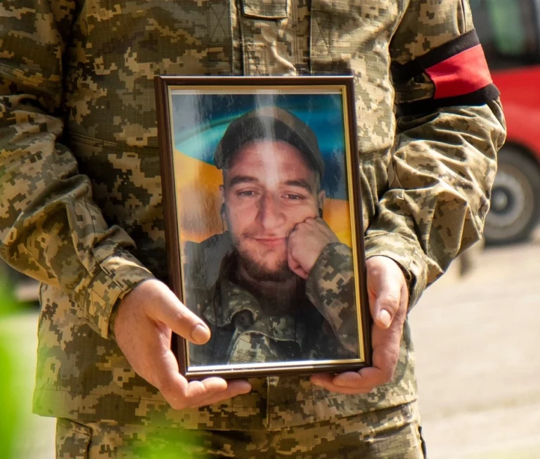 Трускавець попрощався з воїном-Героєм Андрієм Микитиним